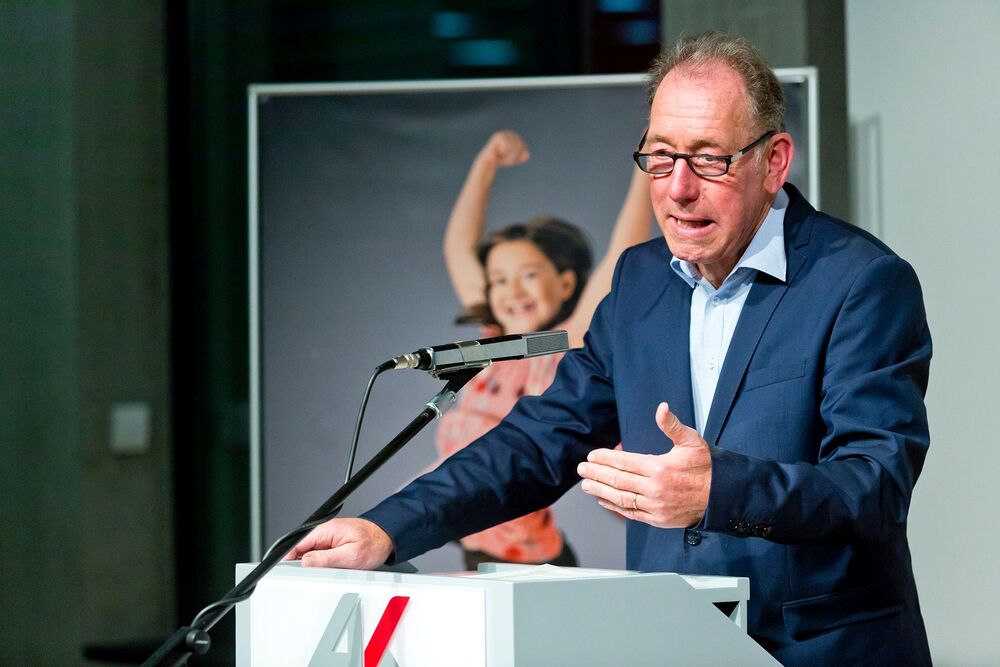 Feldkirch am 7.11.2017 AK Arbeiterkammer Vortrag von Prim. Reinhard Haller, Ehrung fuer 100. Vortrag mit Prof. Franz-Josef Koeb durch Rainer Keckeis.Im Bild: Franz Josef Koeb